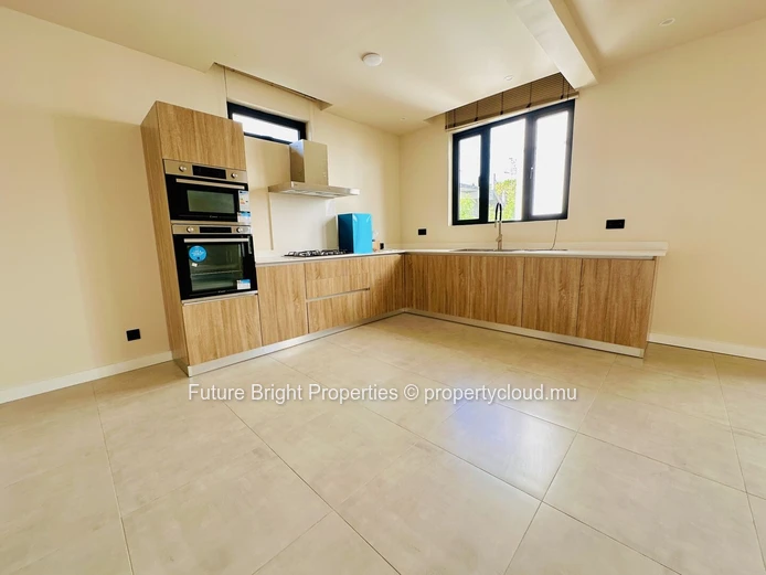 Modern & Bright Apartment Near Jardin Cavalot – Roches Brunes