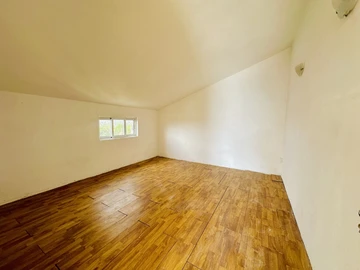 6 Bedroom House