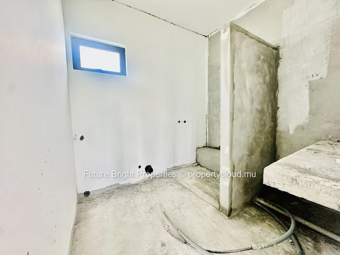 SECOND-FLOOR UNFINISHED APARTMENT FOR SALE – 191 m² OF POTENTIAL IN QUATRE BORNES