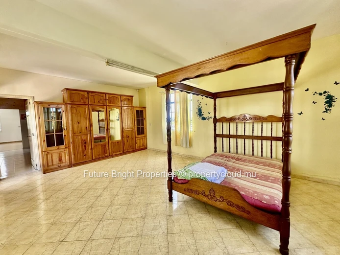 Spacious Family Home / Office Space For Rent In Espérance Trébuchet – Peaceful And Convenient Location