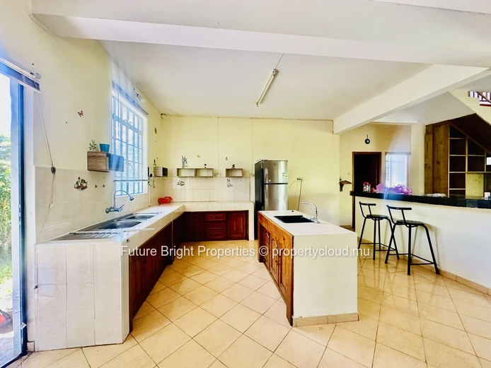 Spacious Family Home / Office Space For Rent In Espérance Trébuchet – Peaceful And Convenient Location
