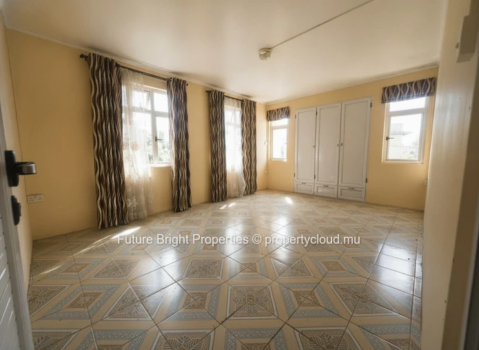 5 - Bedroom House for Sale in Poudre d'Or Hamlet