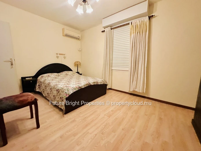 Strategically Located Traditional Apartment Near Trianon & Motorway Access