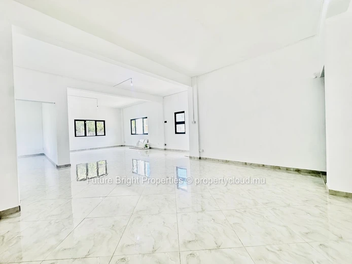 Modern & Spacious Ground-Floor Apartment for Sale in Quatre Bornes – Brand-New & Ideally Located