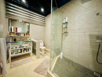 6 Bedroom House