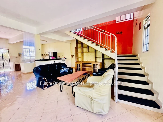 Spacious Family Home / Office Space For Rent In Espérance Trébuchet – Peaceful And Convenient Location
