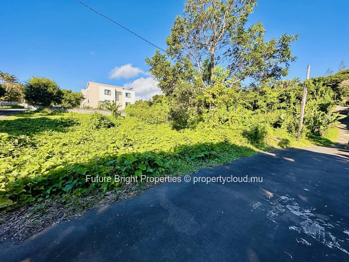 Prime Corner Plot in the Prestigious Area of Floréal – Ideal for Investors & Dream Home Seekers