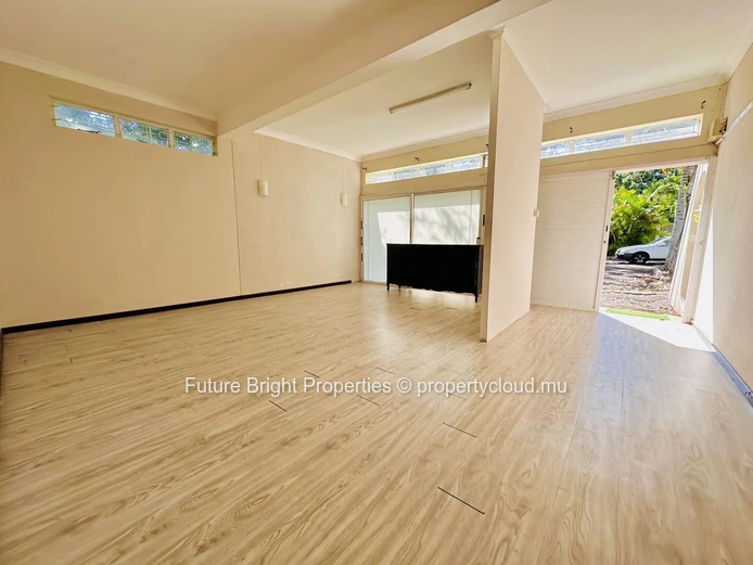 A Spacious Ground-Floor Office Designed for Growth and Success