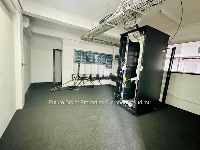 Welcome to an expansive and versatile office space located in the heart of Rose Hill. 