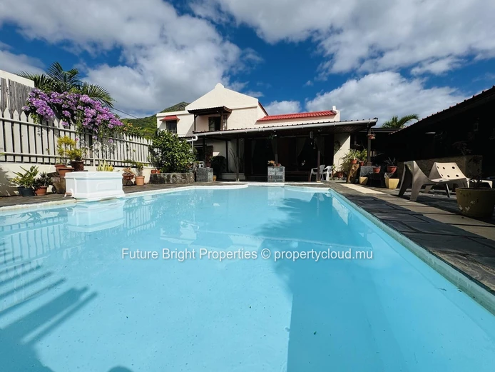 Charming House for sale in Tamarin (Sole Mandate)
