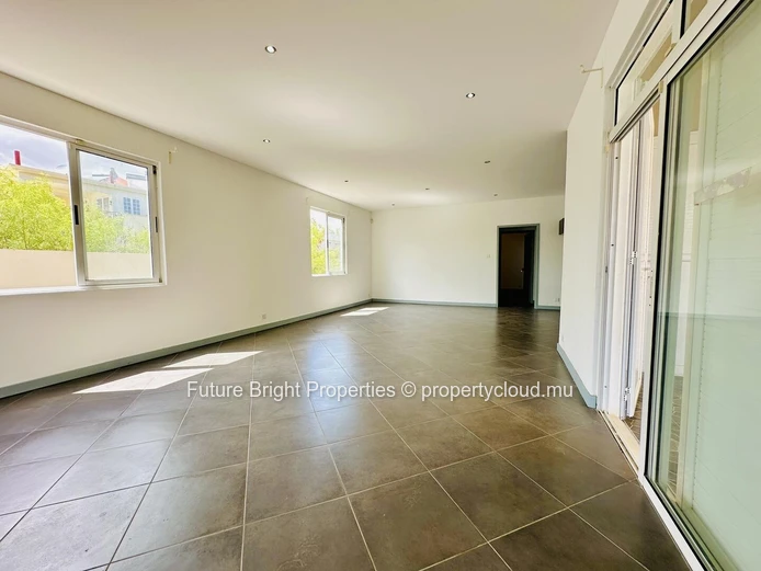 Stunning House in Flic en Flac – A Perfect Blend of Comfort and Vacation Vibes