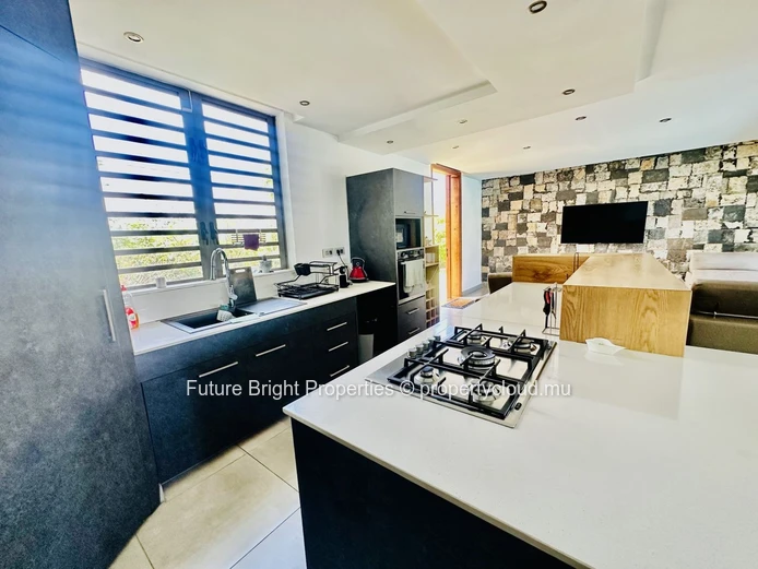 Modern & Luxurious House For Sale In Riverside Balaclava – A Dream Home In A Peaceful Setting