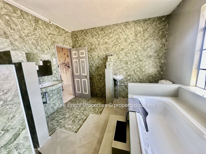 Spacious Family Home / Office Space For Rent In Espérance Trébuchet – Peaceful And Convenient Location
