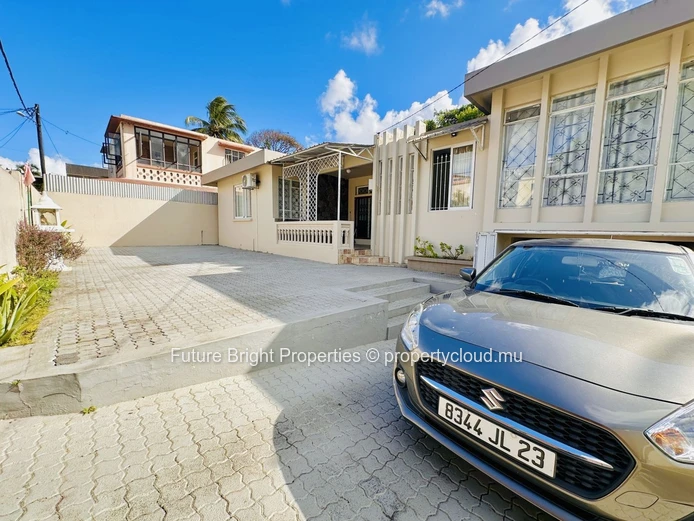 Family Home with Spacious Garden – Steps Away from All Amenities