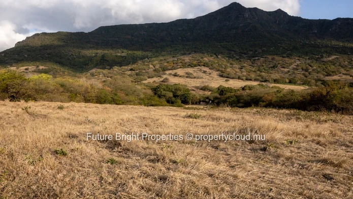 A Private Sanctuary with Majestic Mountain Views in Domaine de Palmyre