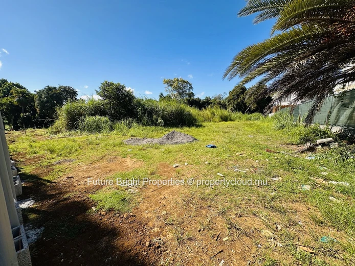 Spacious Land in Phoenix – Ideal for Residential Project with Large Garden Potential