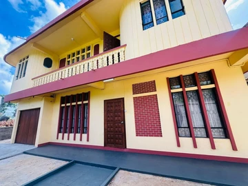6 Bedroom House