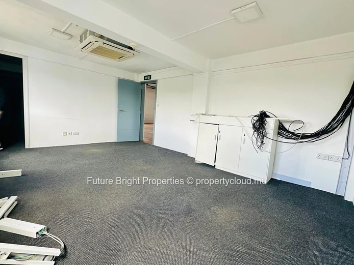 Welcome to an expansive and versatile office space located in the heart of Rose Hill. 