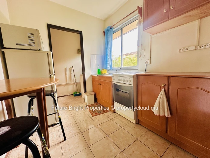 Strategically Located Traditional Apartment Near Trianon & Motorway Access