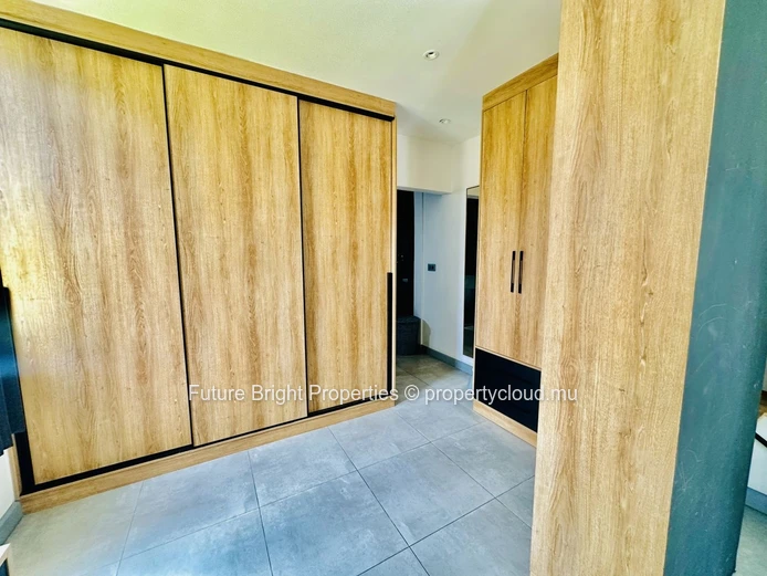 Modern & Luxurious House For Sale In Riverside Balaclava – A Dream Home In A Peaceful Setting