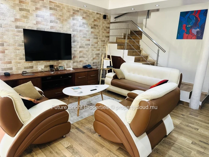 Duplex for Sale in the Heart of the West – Modern, Spacious, and Just Minutes from the Beach