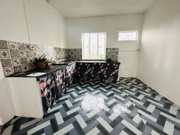 6 Bedroom House