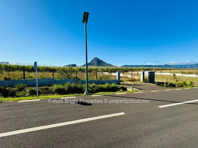  In the heart of the prestigious Flic-en-Flac, own a piece of paradise in an upscale residential neighborhood. 