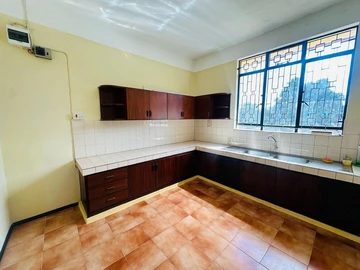 6 Bedroom House