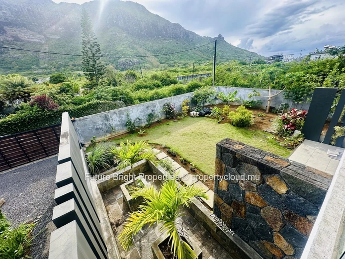 Elegant Family Home For Rent In Rose Hill – Spacious Green Garden & Prime Location