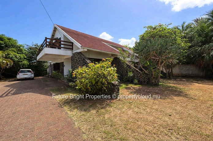 A Home with Soul in the Heart a few steps from the Beach 