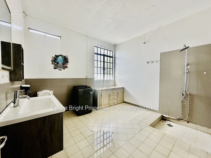 Spacious Family Home / Office Space For Rent In Espérance Trébuchet – Peaceful And Convenient Location