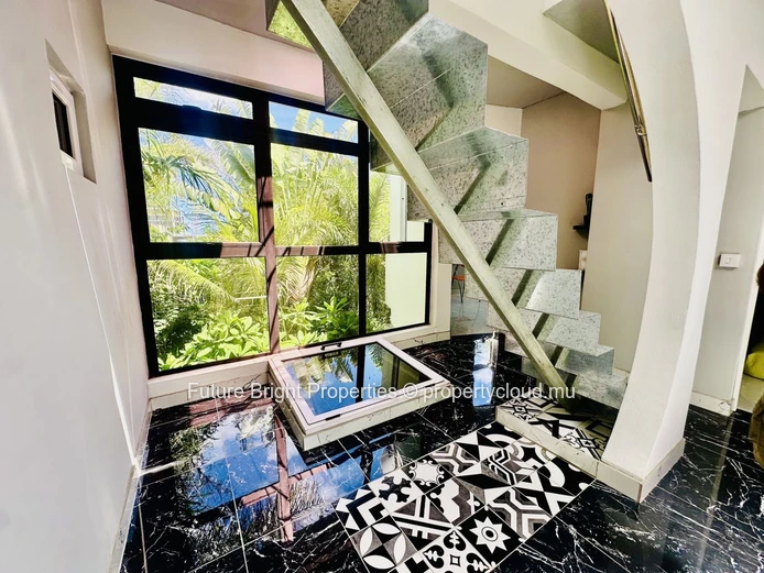 Discover A Unique Artistic Retreat In The Heart Of Grand Baie – The Vale