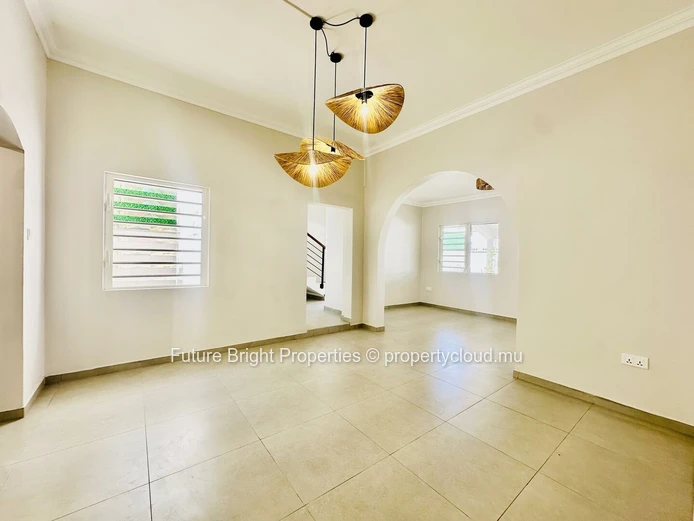 Modern & Secure Family Home For Sale In Rose Hill – Ideal For Extended Living