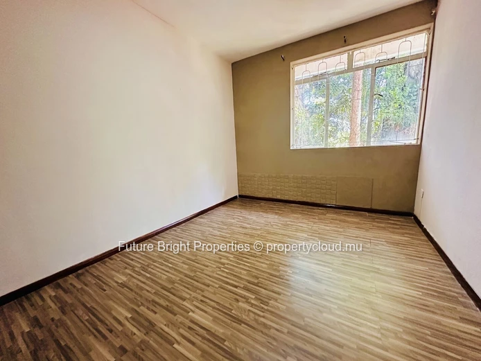 A Spacious Ground-Floor Office Designed for Growth and Success