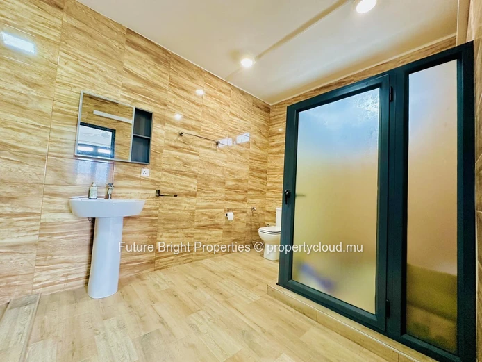 Stunning 2nd Floor Apartment for Rent – Prime Location near Grand Baie