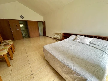 8 Bedroom House