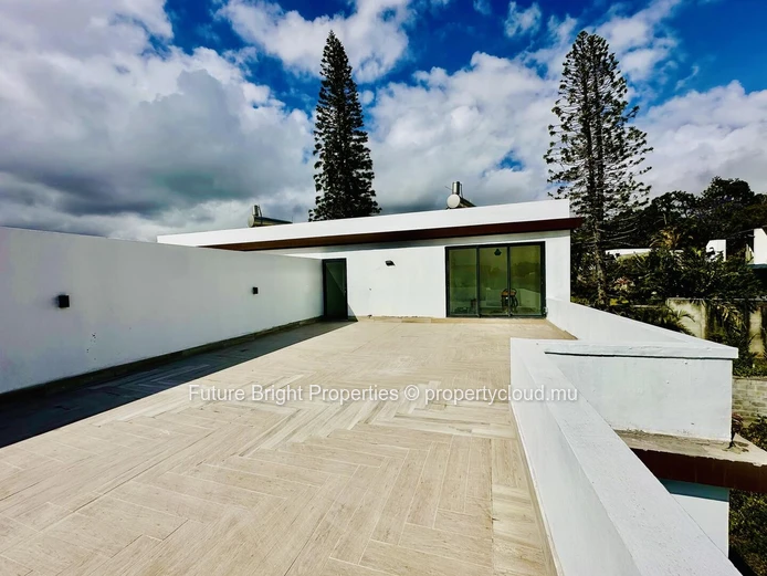 Modern 5-Bedroom Duplex In Floréal – Newly Built & Perfectly Located