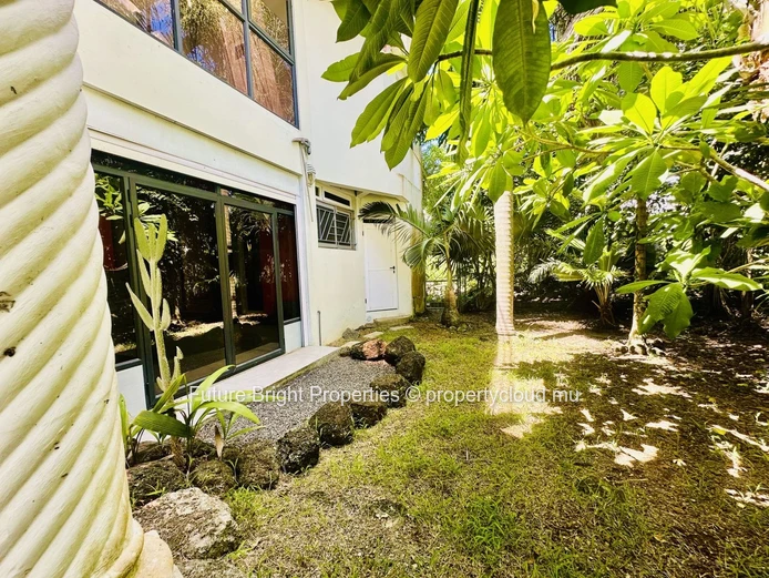 Discover A Unique Artistic Retreat In The Heart Of Grand Baie – The Vale