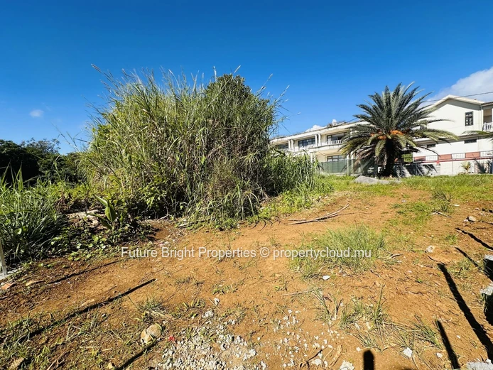 Spacious Land in Phoenix – Ideal for Residential Project with Large Garden Potential