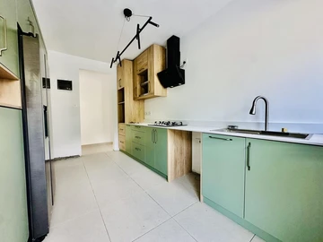 5 Bedroom Townhouse, Duplex