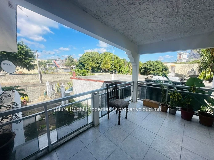 For Sale: Spacious Ground + 2 House - Perfect for Renovation and Customization!