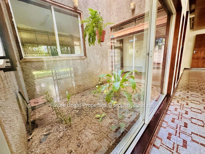 A Spacious Ground-Floor Office Designed for Growth and Success