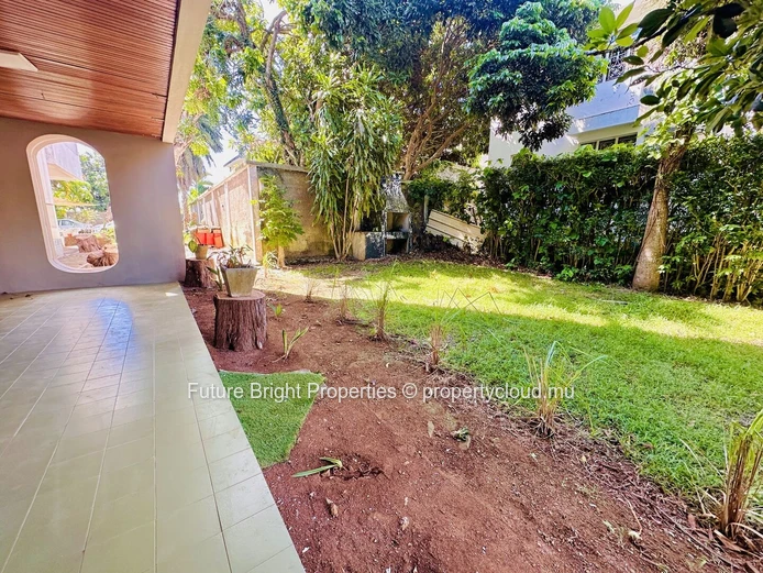 A Spacious Ground-Floor Office Designed for Growth and Success