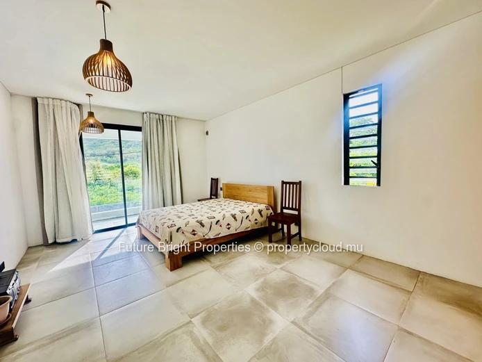 Elegant Family Home For Rent In Rose Hill – Spacious Green Garden & Prime Location