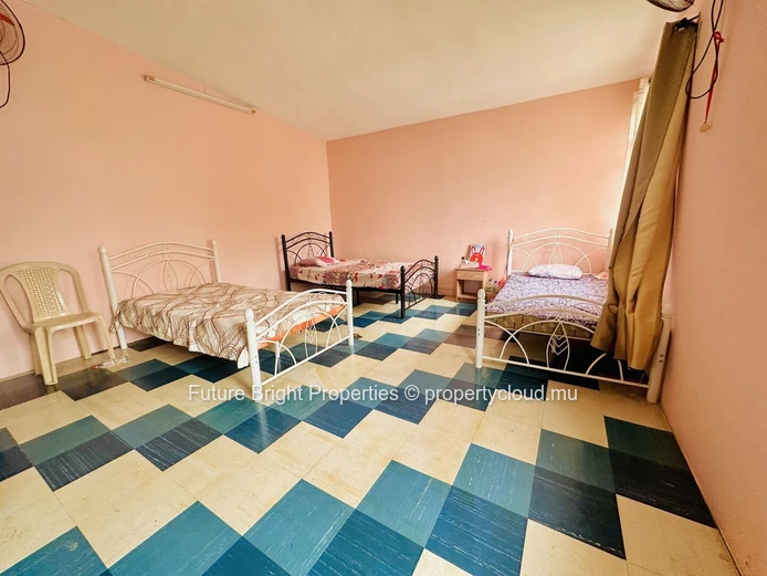 Excellent Investment Opportunity – Traditional Family Home with Rental Income in Roches Brunes