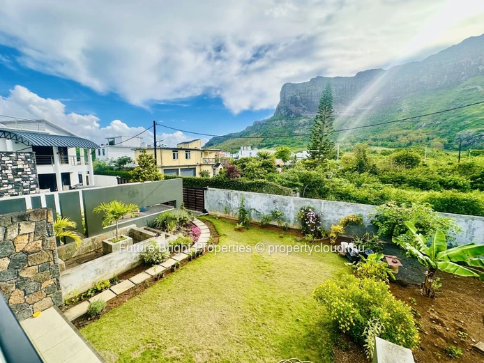 Elegant Family Home For Rent In Rose Hill – Spacious Green Garden & Prime Location