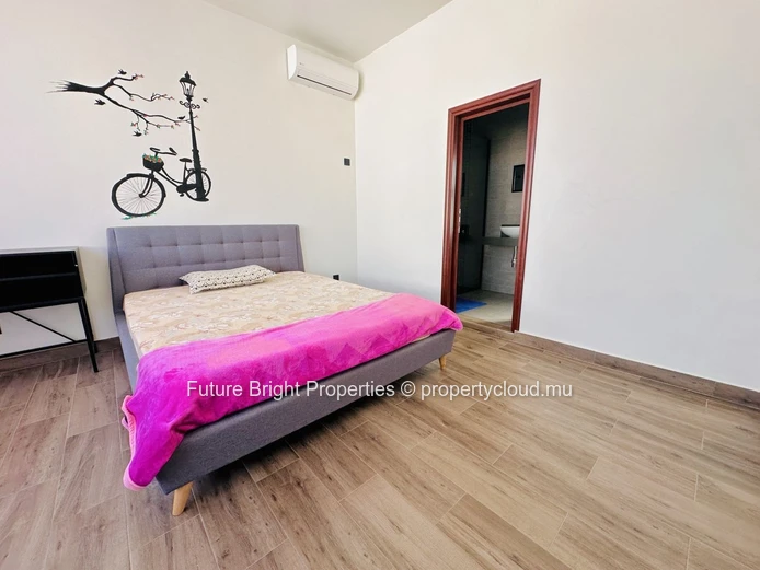Stunning Modern Family Home with Pool in Chemin Vingt Pied – Prime Northern Location Near Super U & La Croisette