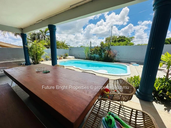 Dream Family Home Awaits in Pointe Aux Sables (Sole Mandate)