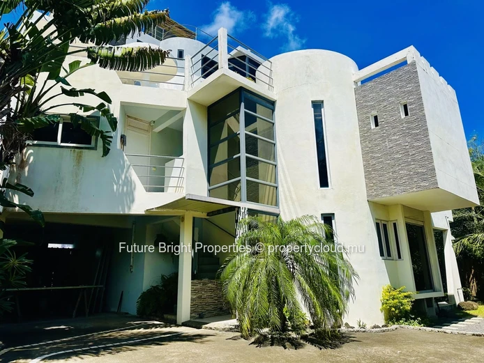 Discover A Unique Artistic Retreat In The Heart Of Grand Baie – The Vale