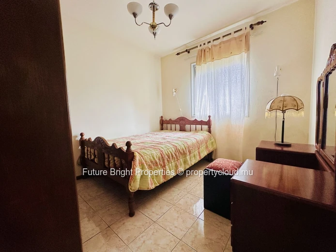 Strategically Located Traditional Apartment Near Trianon & Motorway Access